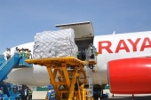 Cận cảnh 17 tấn hàng viện trợ các tỉnh bị ảnh hưởng bão lũ của ASEAN