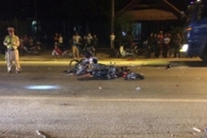 Hai xe máy đâm nhau trên quốc lộ, 3 người thương vong