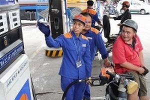 Giá xăng dầu hôm nay 20/11: Xăng trong nước rục rịch tăng?