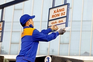 Giá xăng RON 92 tăng hơn 400 đồng/lít từ 15h chiều nay