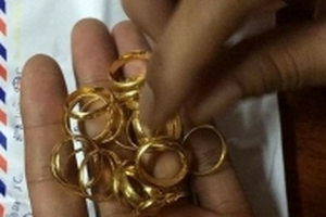 Tài xế taxi trả lại 19 chỉ vàng cùng 13 triệu tiền cưới của đôi vợ chồng để quên trên xe
