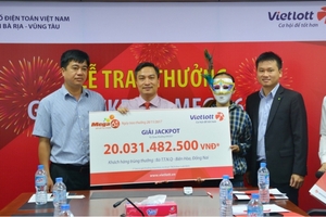 Khách hàng trúng hơn 20 tỷ của Vietlott lĩnh thưởng sau hơn 10 ngày công bố kết quả