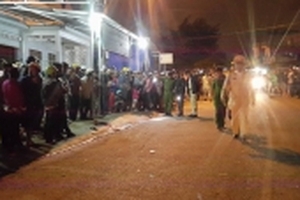 Băng qua đường, người phụ nữ bị xe tông tử vong ngay trước cửa nhà