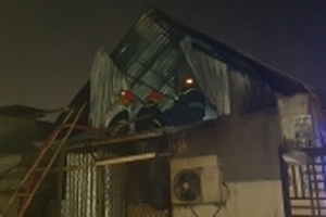 Cháy quán lẩu dê, thực khách bỏ chạy tán loạn