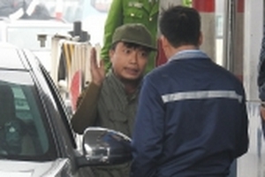 Tài xế trả tiền lẻ qua BOT QL5: Đưa con đi học chỉ mất 20 nghìn xăng nhưng phải trả tới 160 nghìn phí