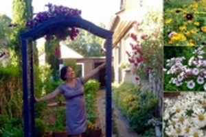 Khu vườn trăm hoa đua nở của mẹ Việt ở Đức từng không biết cuốc đất, nhổ cỏ