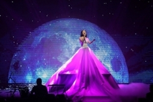 Tố My thăng hoa trong liveshow đầu tiên tổ chức trên quê hương