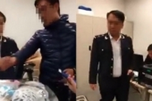 Nhân viên Hải quan Sân bay Nội Bài yêu cầu nữ hành khách vào phòng kiểm tra vali, quần áo cũ