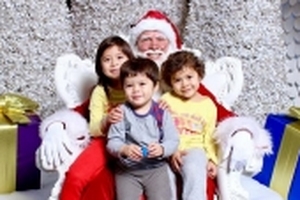 Trẻ em trên khắp thế giới đón Giáng sinh như thế nào?