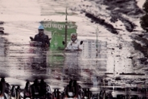 Hà Nội: Nghịch cảnh đường ngập nước, sình lầy giữa trời nắng khô