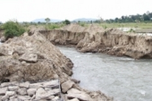 Vỡ đập cấp nước, người dân lao đao vì lúa không thể gieo sạ