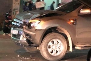 Đi bộ sang đường, 4 người bị xe ô tô đâm tử vong trong đêm