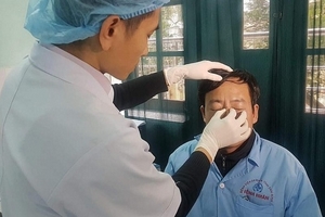 Thái Bình: Bác sĩ đang cấp cứu bị người nhà bệnh nhân đấm gãy mũi