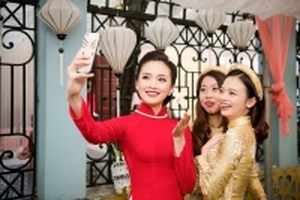 Top 10 Hoa hậu Việt Nam tổ chức lễ ăn hỏi với hot boy cảnh sát