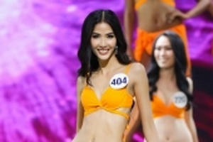 Sau giải Best Face, Hoàng Thùy 'ẵm' tiếp danh hiệu Best Catwalk