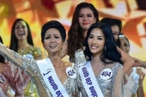 Hoàng Thùy: 'Tôi đã đạt được nhiều điều và cần phải biết chia sẻ với người khác'