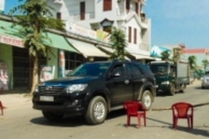 Bụi ô nhiễm nặng nề, người dân Đà Nẵng chặn xe tải của mỏ đá