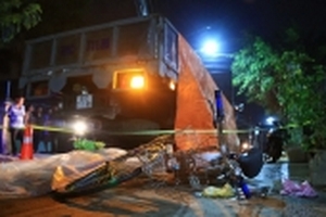 Xe tải va chạm với xe đạp, cụ ông làm bảo vệ tử vong