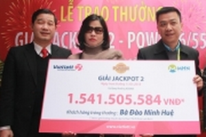 Nữ khách hàng trúng giải Jackpot phụ 1,5 tỷ đồng ngay lần đầu mua xổ số