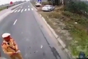 Giám đốc Công an tỉnh nói về vụ CSGT dẫm lên vật nghi là tiền