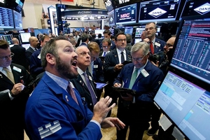 Thị trường chứng khoán 18/1: Sắc đỏ bao trùm thị trường, hai sàn tiếp tục giảm điểm