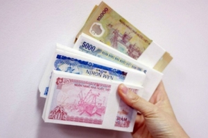 Nhân viên ngân hàng 'thấp thỏm' trước áp lực đổi tiền lẻ mới