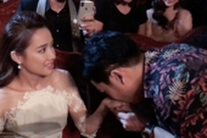 Trường Giang cầu hôn Nhã Phương khiến lễ trao giải bị cắt vì lố sóng?