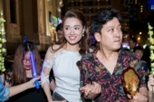 Lý do khiến Nhã Phương ngập ngừng đưa tay cho Trường Giang đeo nhẫn?