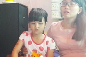 'Bé gái nghi bị cha ruột, mẹ kế bạo hành': Nạn nhân có dấu hiệu hoảng loạn