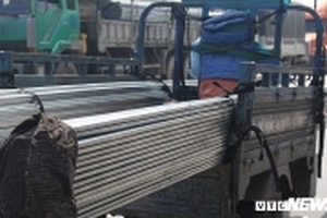 Ảnh: Xe 'máy chém' lộng hành khắp phố Sài Gòn dịp cận Tết