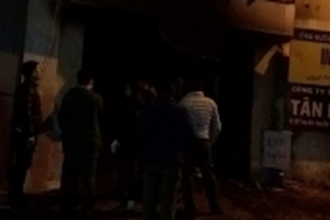 Hà Nội: Cháy nhà ở Trương Định, nam thanh niên cùng cháu nhỏ bị mắc kẹt tại 'chuồng cọp'