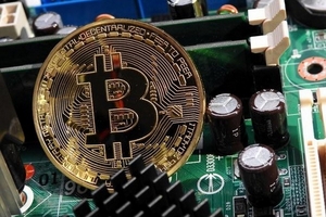 Các ngân hàng ở Anh và Mỹ cấm mua bitcoin bằng thẻ tín dụng