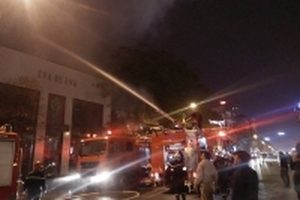 Hà Nội: Cháy lớn tại ngôi nhà 5 tầng trên đường Trần Duy Hưng