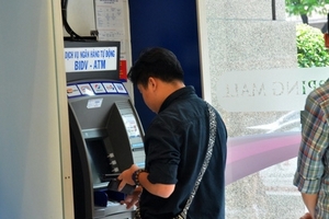 Ngân hàng nghỉ Tết, chuyển tiền nhanh bằng cách nào?