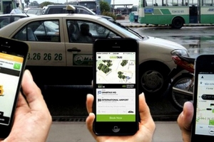 Người dùng phàn nàn giá cước cao hơn taxi truyền thống: Tài xế Uber, Grab nói gì?