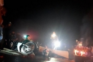 Xe máy 'đấu đầu' xe khách, công nhân Formosa tử vong tại chỗ