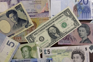 Tỷ giá USD hôm nay (21/2) giảm, cổ phiếu Walmart lao dốc kéo chứng khoán Mỹ đi xuống