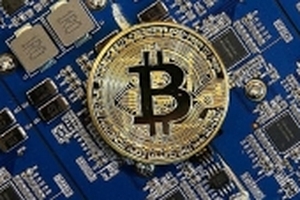 Giá bitcoin hôm nay 21/2: Vượt ngưỡng 11.000 USD, bitcoin vững giá cao