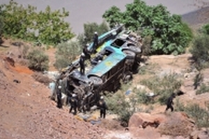 Xe buýt lao xuống hẻm núi ở Peru làm 44 người chết