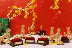 ‘Săn’ linh vật Tuất bằng vàng trước ngày vía Thần Tài