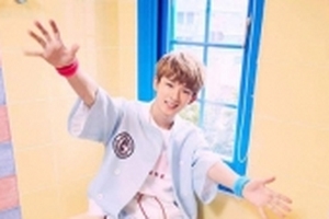 Nam ca sĩ Hàn xin lỗi vì 'gạ' fan nữ vào khách sạn