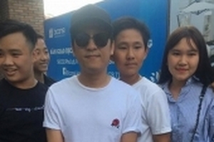 Vừa thân thiết tại nhà Hồng Ngọc, Nhã Phương lại né tránh khi xuất hiện cạnh Trường Giang