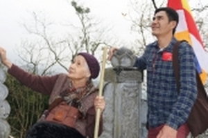 Cụ bà hơn 90 tuổi, 180 lần đi chùa Yên Tử