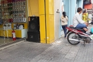 Điên đầu với karaoke trong khu dân cư