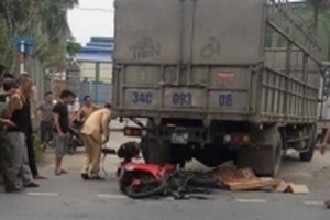 Va chạm với xe tải, 2 thanh niên tử vong