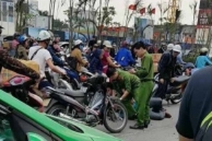 Hà Nội: Lái xe khách lạng lách, đánh võng còn hành hung công an