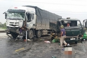Xe tải gây tai nạn liên hoàn, 4 người thương vong