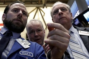 Dow Jones giảm 157 điểm phiên đầu tuần do lo ngại sự trả đũa từ các quốc gia bị áp thuế