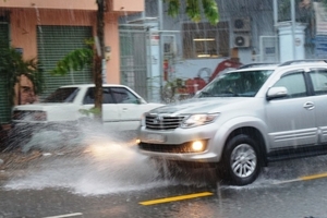 Dự báo thời tiết 15/3: Sài Gòn chuyển mưa rào, đề phòng lốc