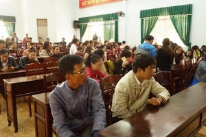 Hiệu trưởng bị tố quỵt gần 500 triệu tiền chạy việc, ăn bớt tiền lương của giáo viên